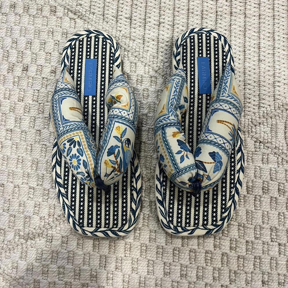 Farm Rio Puffy Flip Flops - Picture 2 of 6